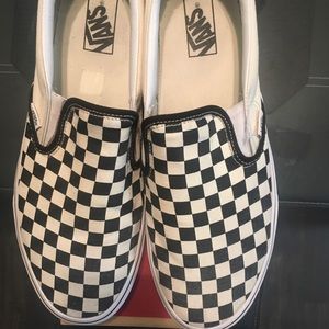VANS CLASSIC SLIP-ON.